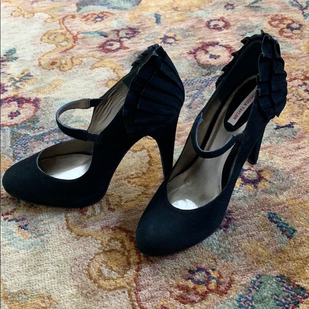 REBECCA TAYLOR RARE SUEDE ROUND TOE, RUFFLE BACK, MARY JANE STYLE PUMP 7.5 NWOB